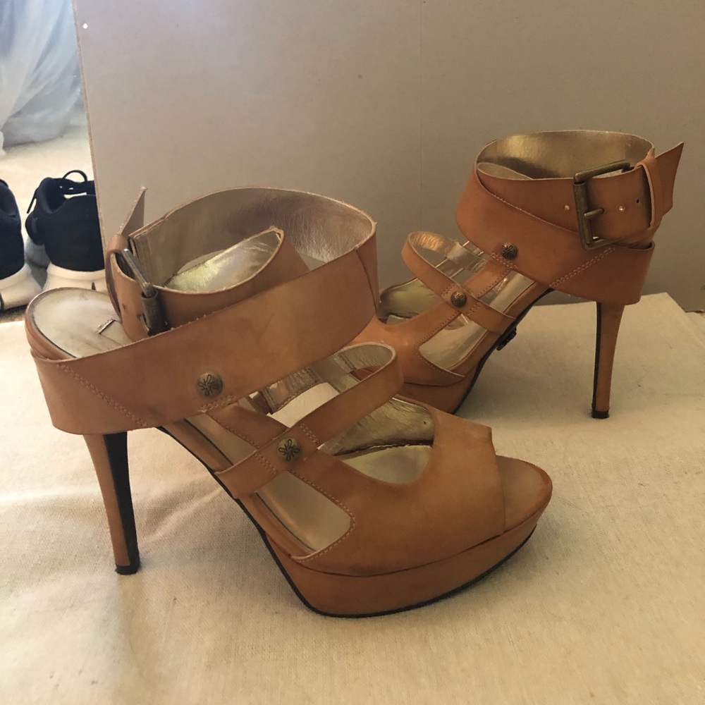 Vera Wang heels